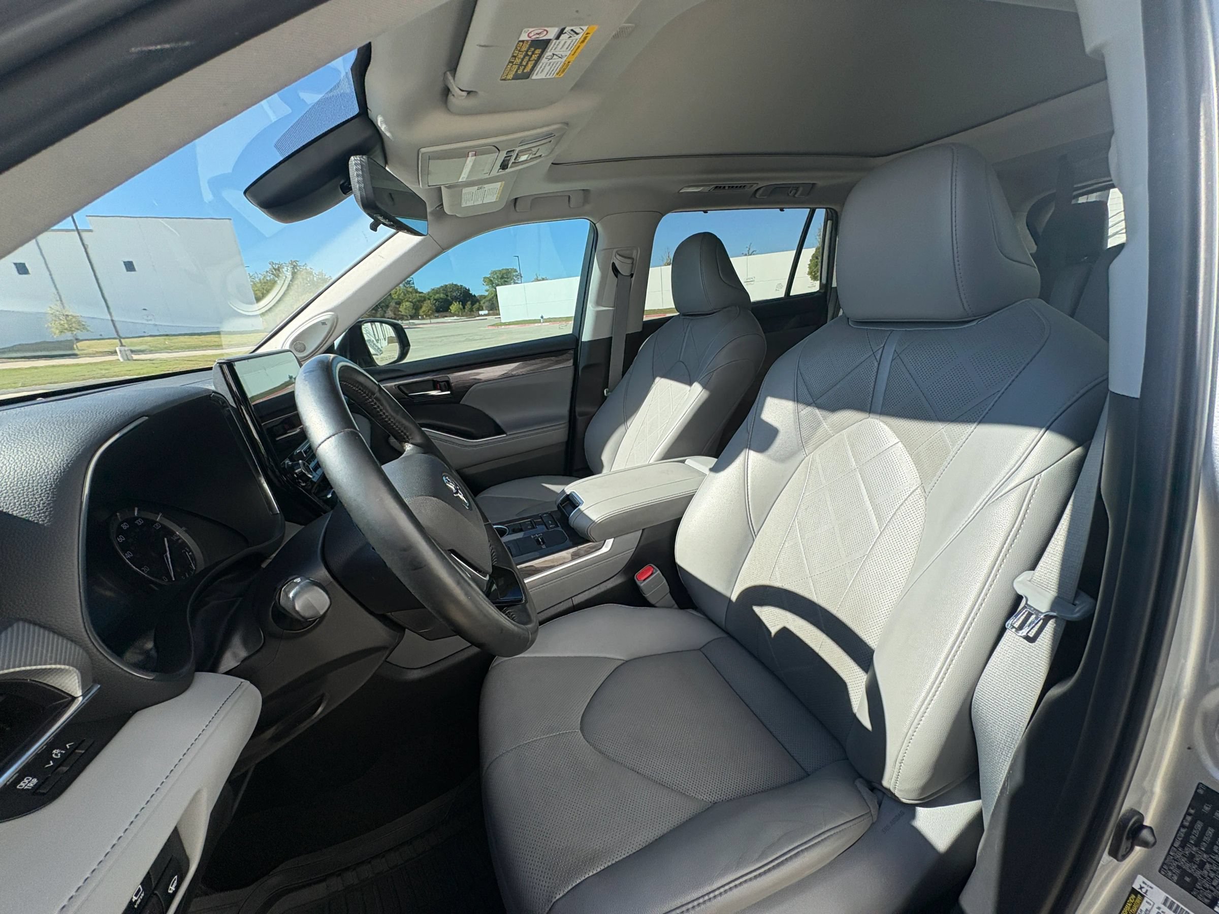 Used 2021 Toyota Highlander Platinum FWD image 29