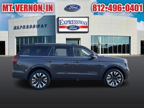 Used 2025 Ford Expedition Platinum w/ Driver's Package AWD/4WD image 5