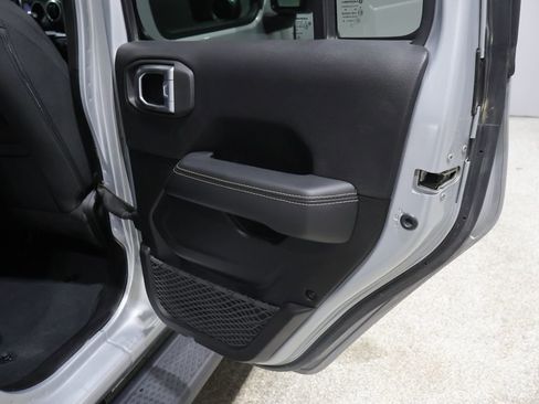 Used 2022 Jeep Gladiator Overland w/ Cold Weather Group AWD/4WD image 20