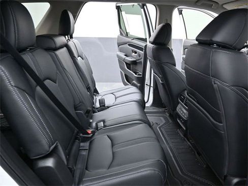 New 2025 Honda Pilot Touring image 14