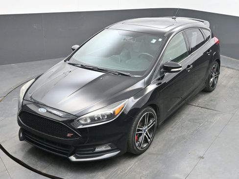Used 2016 Ford Focus ST w/ Equipment Group 401A image 30