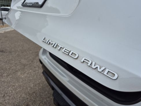 Used 2023 Toyota Highlander Limited image 19