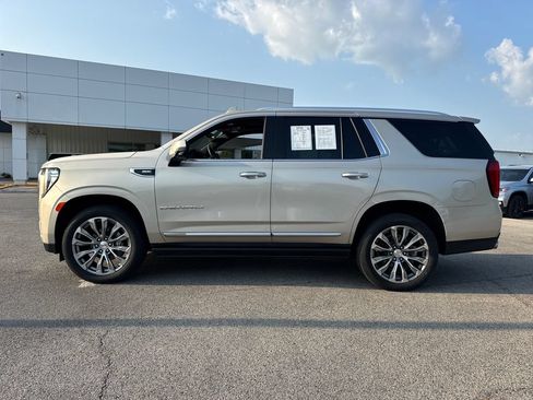 Used 2021 GMC Yukon Denali w/ Denali Premium Package AWD/4WD image 3