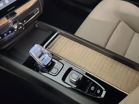 New 2026 Volvo XC60 B5 Plus w/ Protection Package Premier image 18