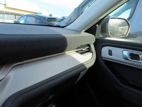 New 2026 Ford Explorer Active w/ Active Comfort Package image 9