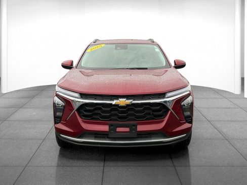 Used 2025 Chevrolet Trax LT w/ Driver Confidence Package FWD image 2