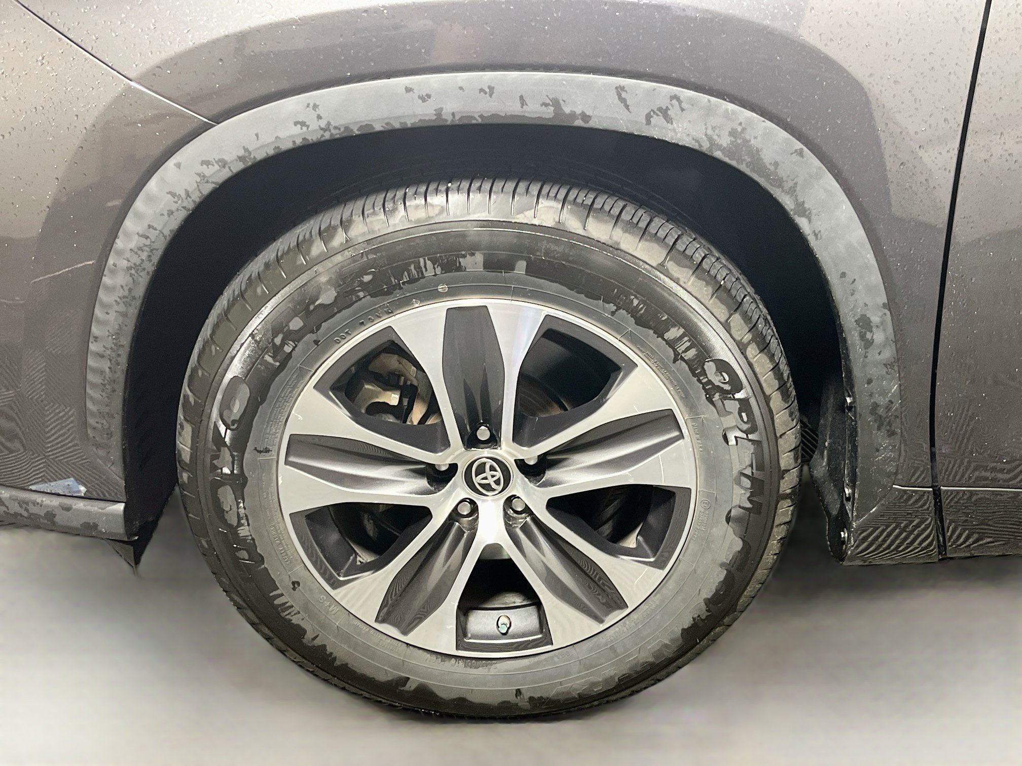 Used 2021 Toyota Highlander XLE FWD image 13