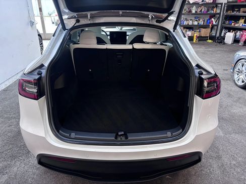 Used 2022 Tesla Model Y Long Range AWD/4WD image 21