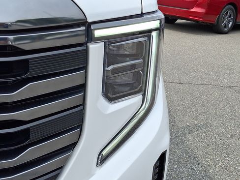 Used 2024 GMC Sierra 1500 AT4 w/ Technology Package AWD/4WD image 9