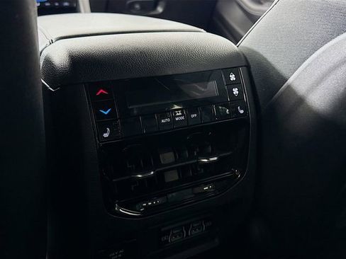 Used 2024 Jeep Grand Cherokee L Limited w/ Black Appearance Package image 25