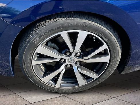 Used 2017 Nissan Maxima Platinum FWD image 7