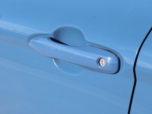 Used 2023 Toyota Camry SE image 19