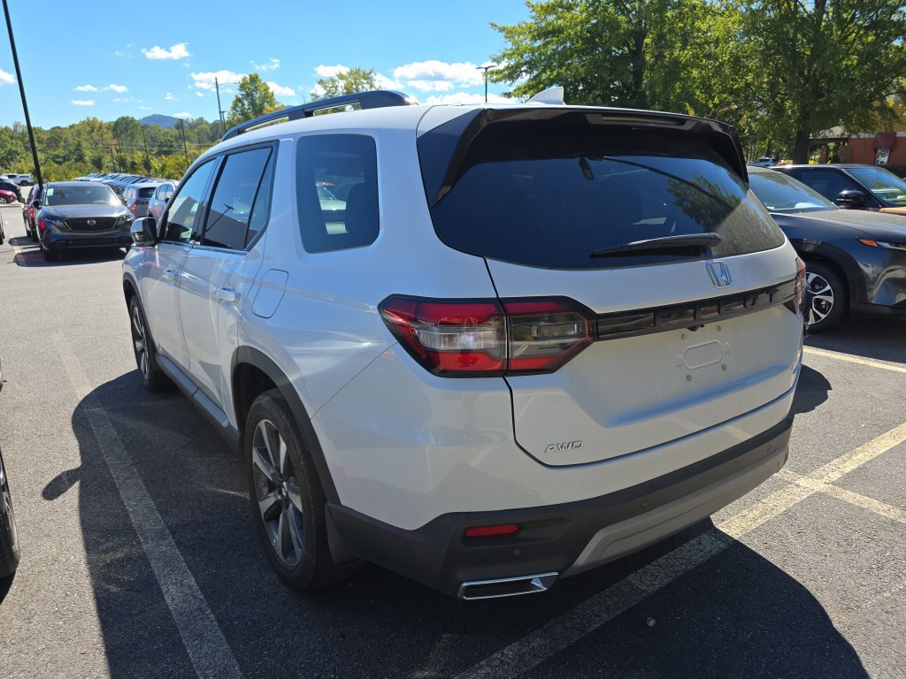 Used 2025 Honda Pilot Elite image 3