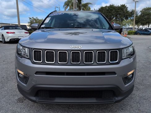 Used 2019 Jeep Compass Latitude FWD image 3