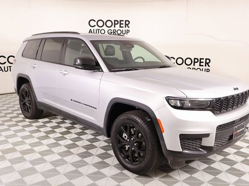 Used 2024 Jeep Grand Cherokee L Laredo image 1
