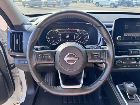 Certified 2024 Nissan Pathfinder SV image 16