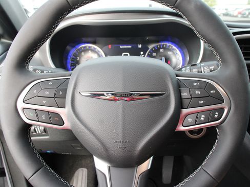 New 2026 Chrysler Pacifica Select image 11