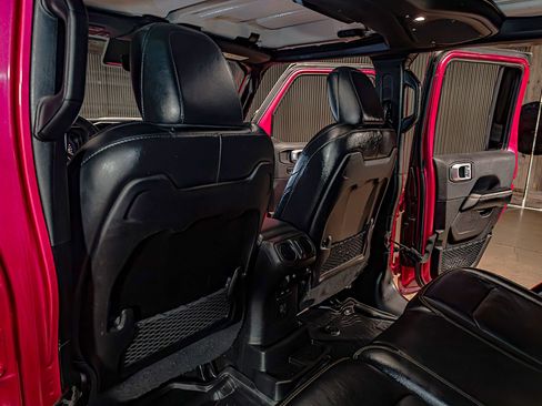 Used 2024 Jeep Wrangler Unlimited Sahara w/ Technology Group AWD/4WD image 21