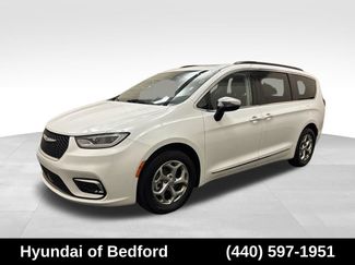 Used 2023 Chrysler Pacifica Limited FWD video 1