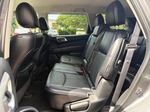 Used 2020 Nissan Pathfinder SL FWD image 25