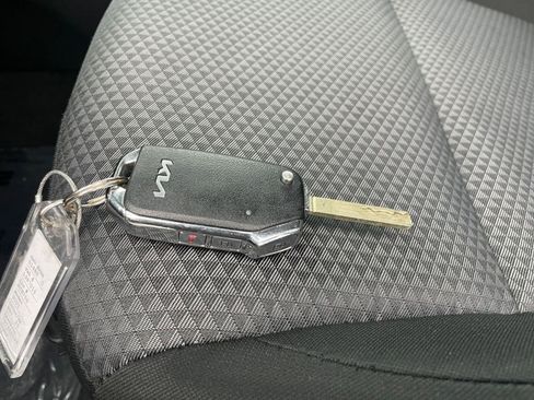 Used 2025 Kia Soul LX w/ LX Technology Package image 22