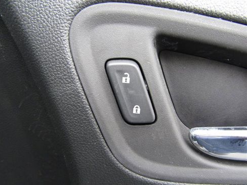 Used 2022 Chevrolet Colorado LT w/ Fleet Safety Package image 28