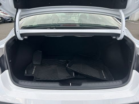 Certified 2025 Hyundai Elantra SE image 24