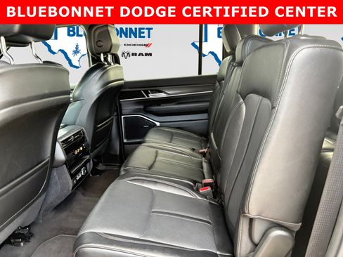 Used 2024 Jeep Wagoneer Series II w/ Flexible Seating Group RWD image 21
