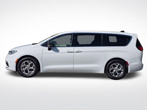 Used 2024 Chrysler Pacifica Limited FWD image 16