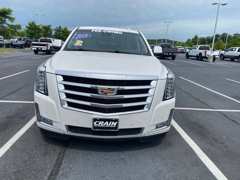 Used 2018 Cadillac Escalade ESV Luxury AWD/4WD image 2