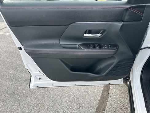 Used 2025 Nissan Kicks SR image 9