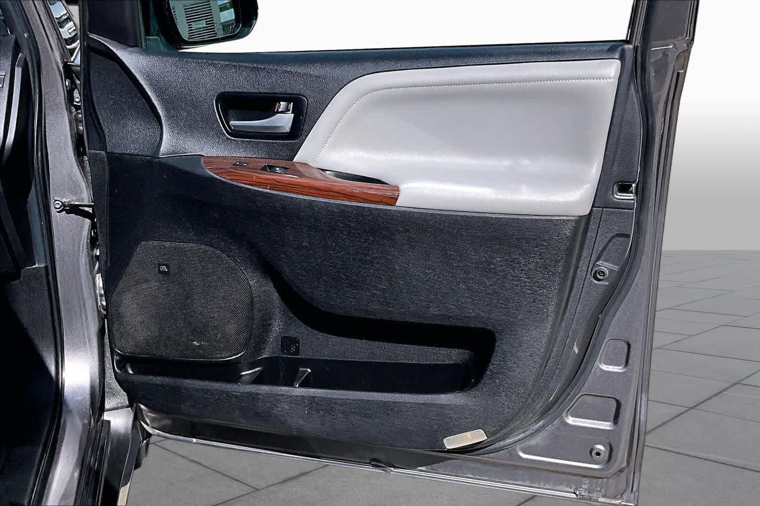 Used 2019 Toyota Sienna Limited Premium AWD/4WD image 16