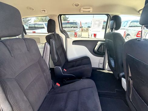 Used 2015 Dodge Grand Caravan SXT FWD image 11