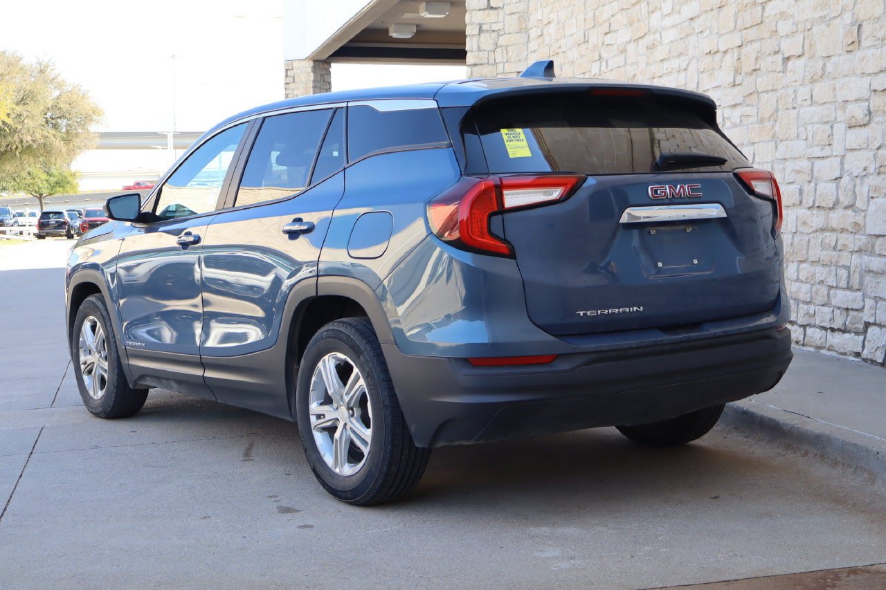 Used 2024 GMC Terrain SLE FWD image 3