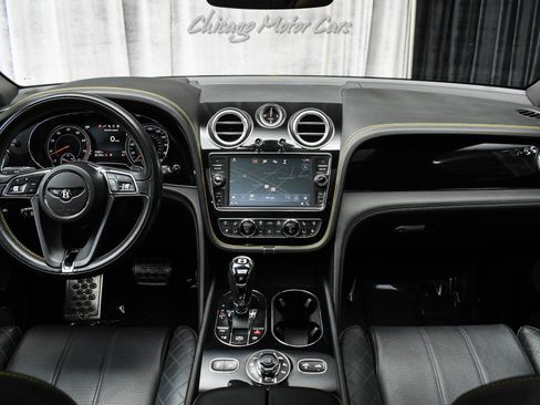 Used 2017 Bentley Bentayga image 23