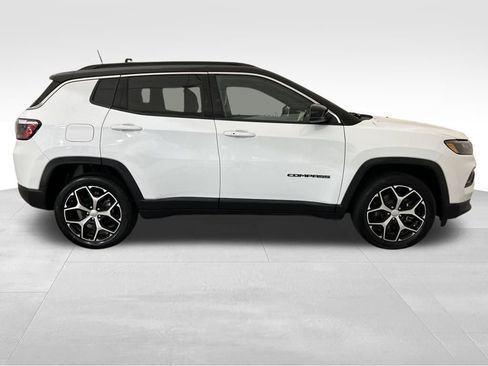 Used 2024 Jeep Compass Limited image 7