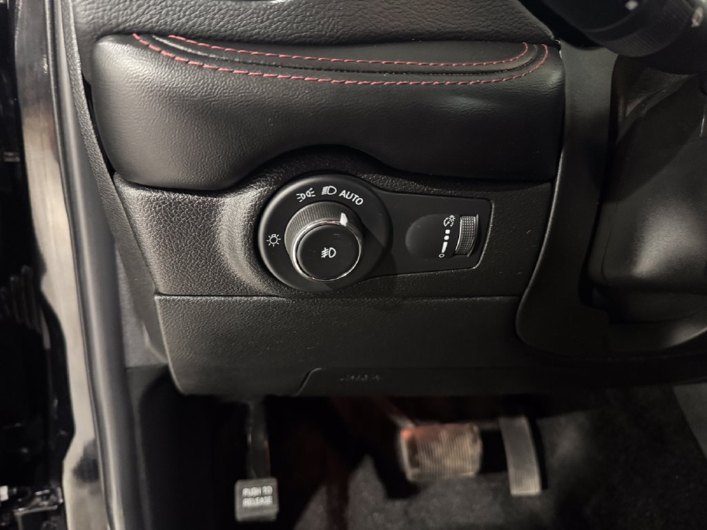 Used 2022 Dodge Durango R/T w/ Blacktop Package AWD/4WD image 38