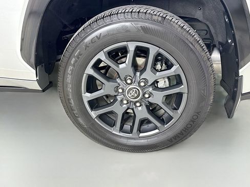 Used 2023 Toyota Sequoia Platinum image 33