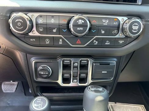 New 2026 Jeep Wrangler Unlimited Sahara AWD/4WD image 27