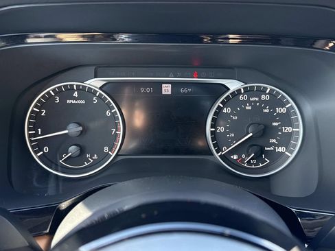 Used 2023 Nissan Pathfinder Platinum AWD/4WD image 13