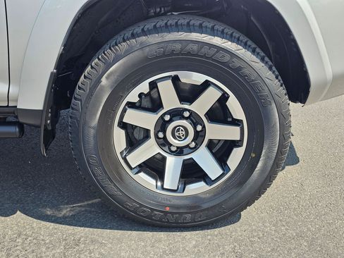 Used 2022 Toyota 4Runner TRD Off-Road AWD/4WD image 9