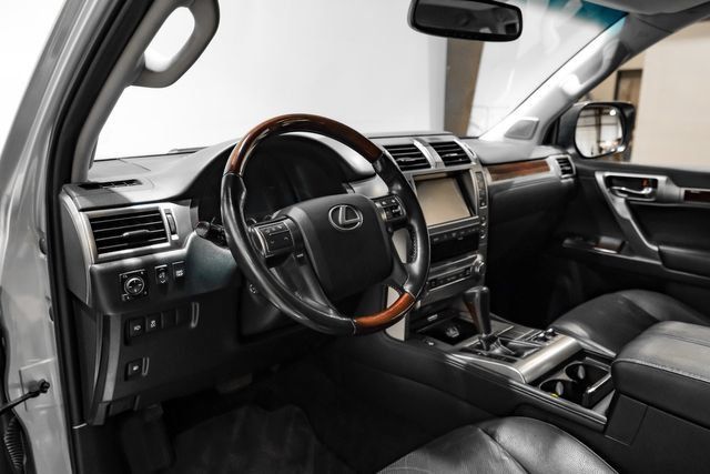 Used 2017 Lexus GX 460 Premium w/ Premium Package AWD/4WD image 3