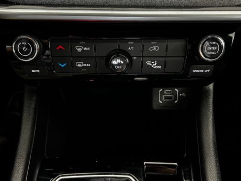 Certified 2023 Jeep Compass Latitude w/ Sun and Sound Group AWD/4WD image 17