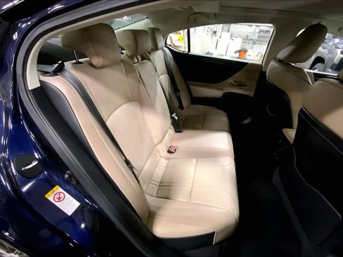 Used 2019 Lexus ES 350 w/ Accessory Package FWD image 18