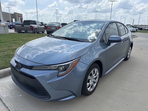 Certified 2025 Toyota Corolla LE FWD image 3