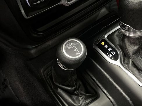 Used 2021 Jeep Wrangler Sport image 21