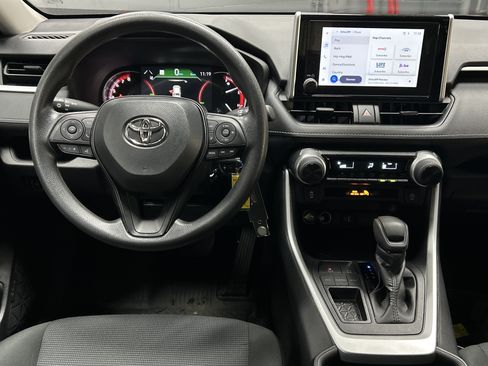 Used 2025 Toyota RAV4 LE FWD image 28