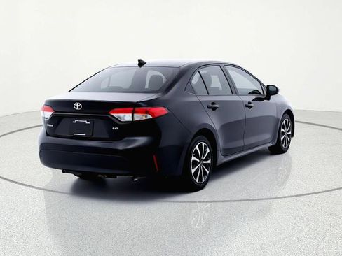 Used 2023 Toyota Corolla LE FWD image 5