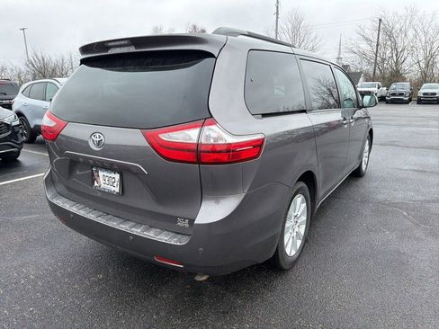 Used 2017 Toyota Sienna XLE w/ XLE Navigation Package image 3