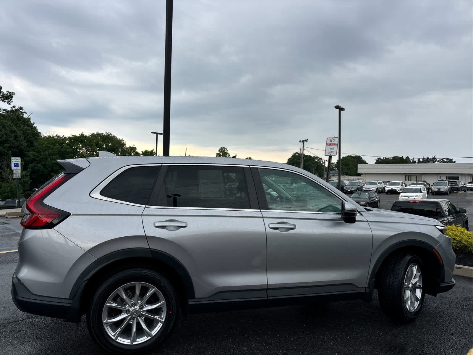 Used 2023 Honda CR-V EX-L image 3
